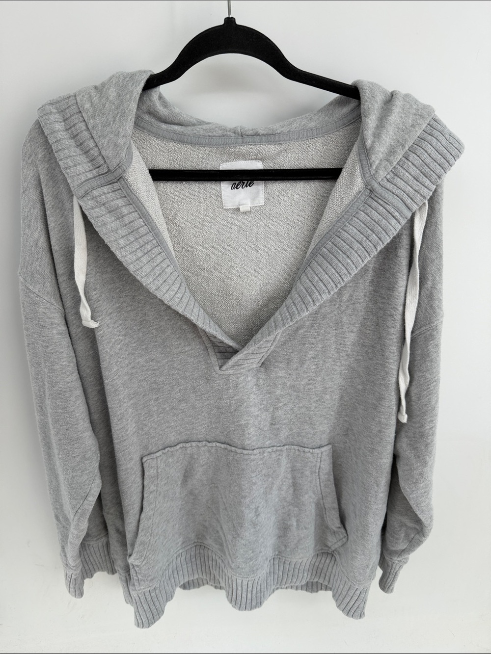 Aerie Down-To-Earth oversized deep V-neck hooded kangaroo pocket sweatshirt sz M